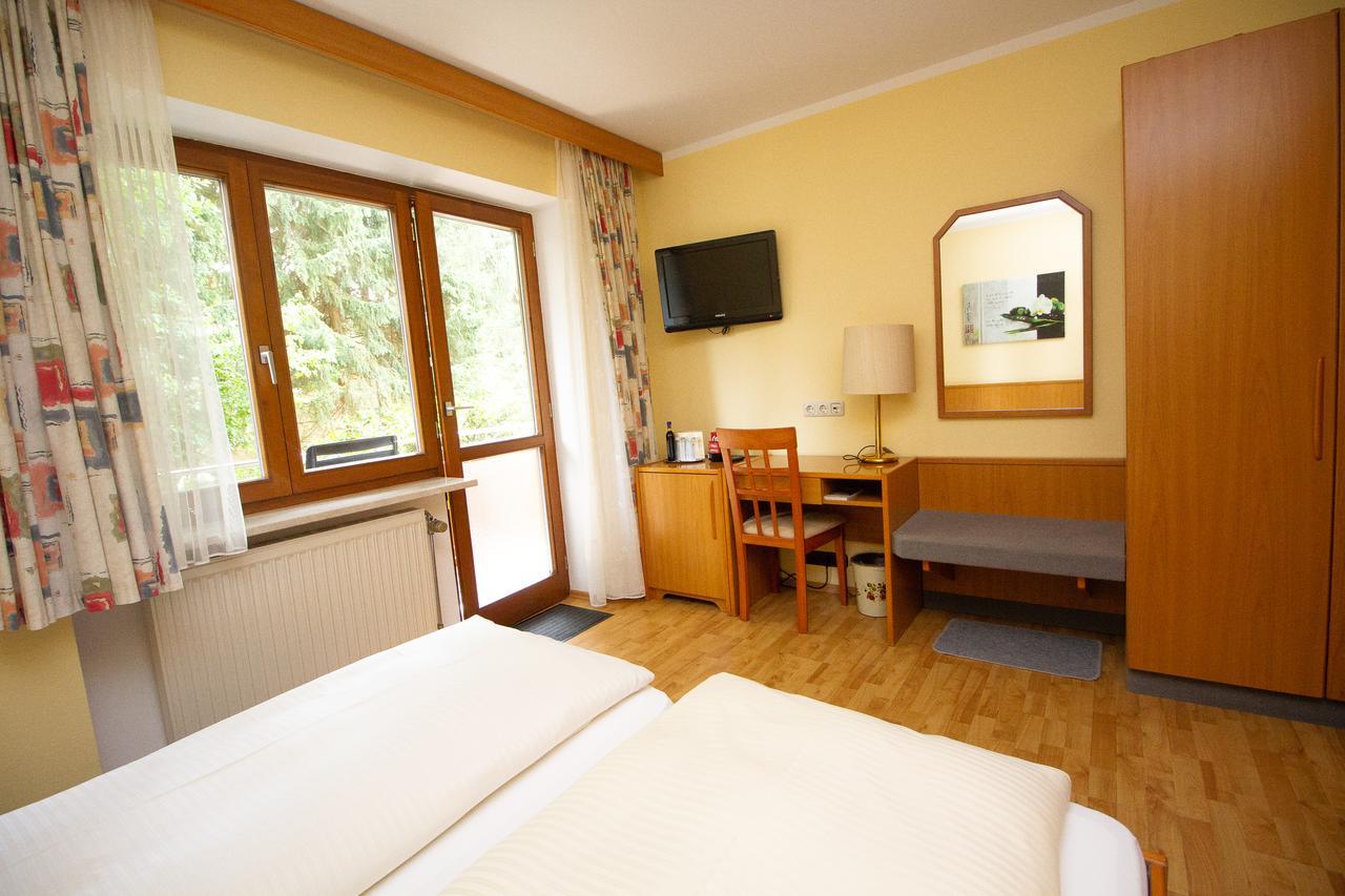 Hotel Am Wald Ottobrunn Exterior photo