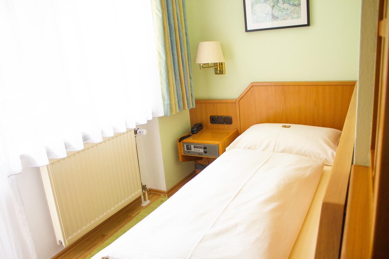 Hotel Am Wald Ottobrunn Exterior photo